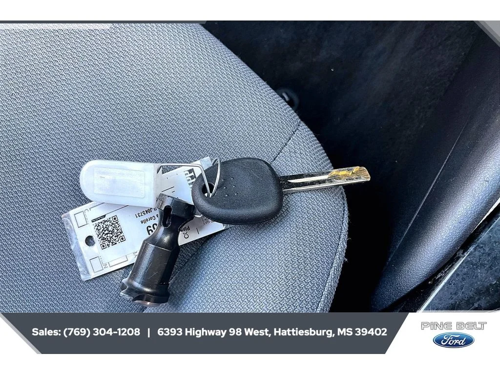 Used 2020 Barcelona Red Metallic Toyota SE image 9