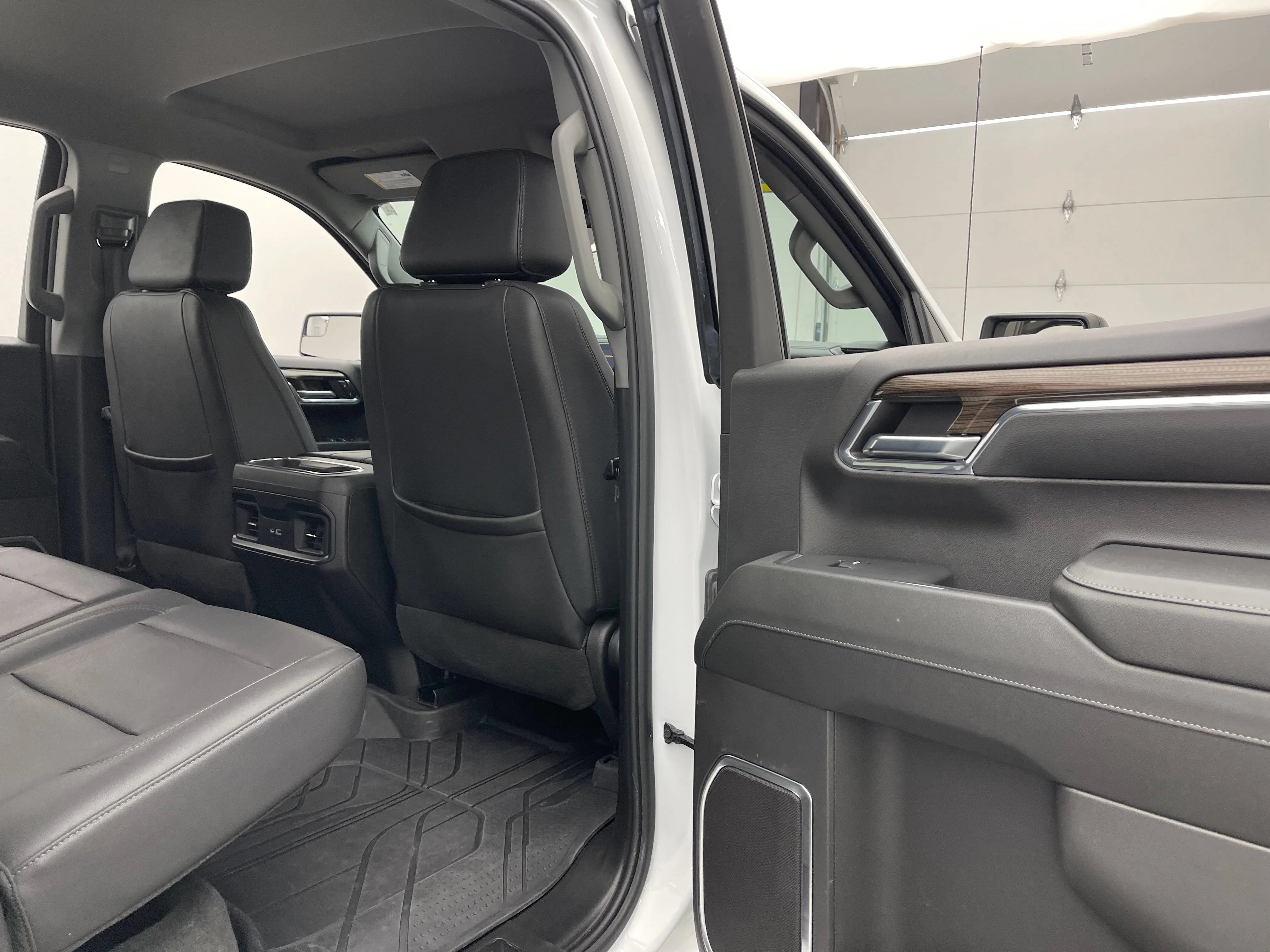 Used 2024 Summit White Chevrolet RST image 33