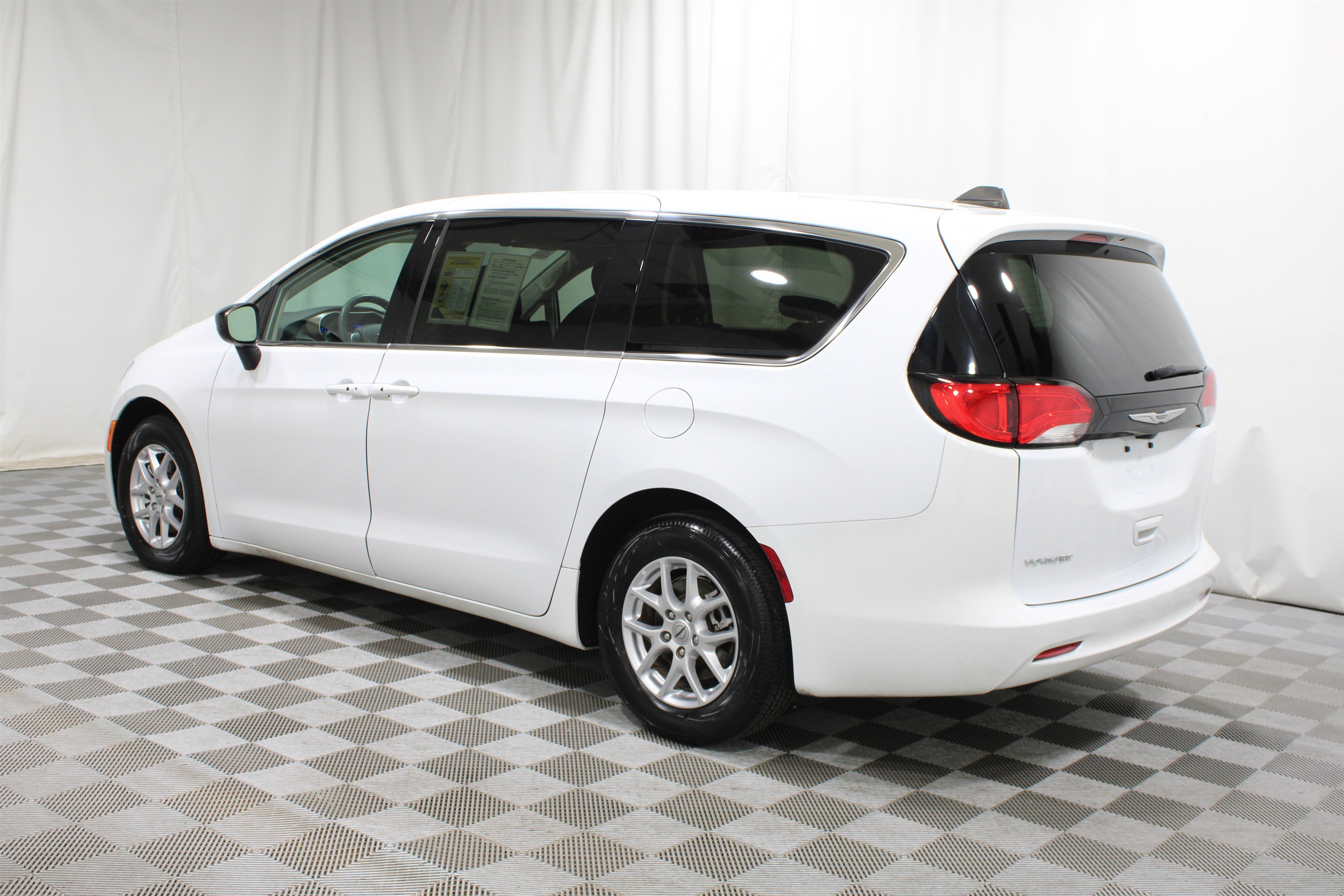 Used 2024 Bright White Clearcoat Chrysler LX image 33