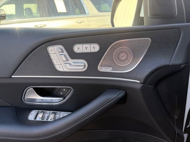 Used 2025  Mercedes-Benz GLS 450 image 4