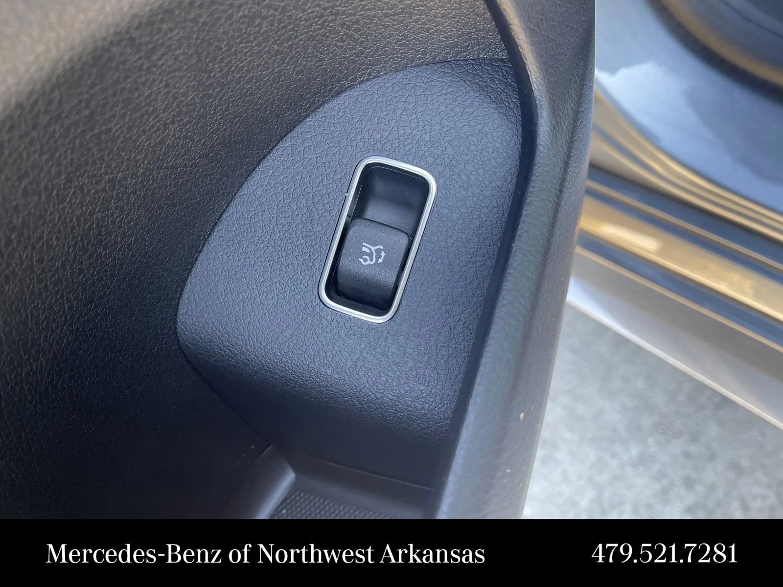 Used 2025  Mercedes-Benz  image 23