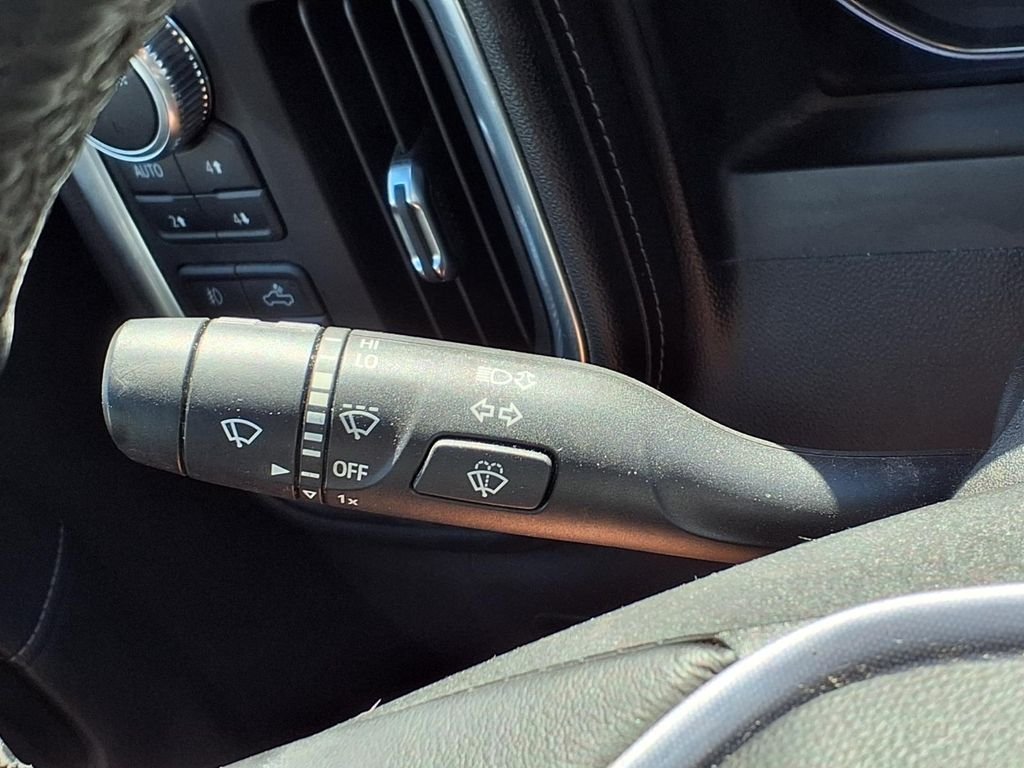 Used 2019 Silver GMC SLT image 17