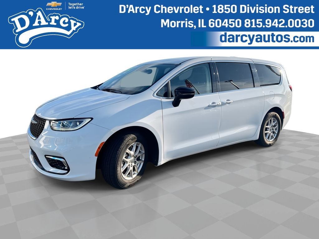 2024 Chrysler Pacifica Touring L's photo