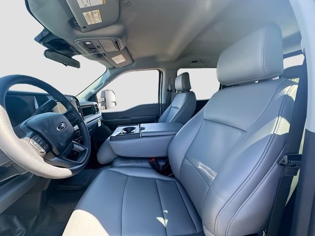 2025 Ford F-350 Super Duty Chassis Cab XL - Photo 21
