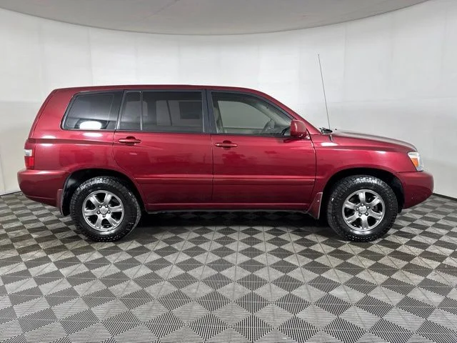 Used 2004 Red Toyota Base image 2