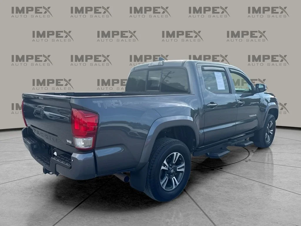 Used 2016  Toyota SR5 image 3