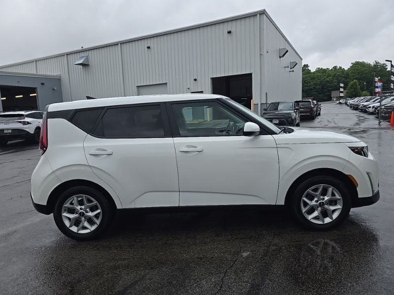 Used 2024 White Kia LX image 9