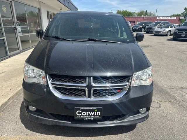 Used 2018 Brilliant Black Crystal Pearlcoat Dodge SXT image 2