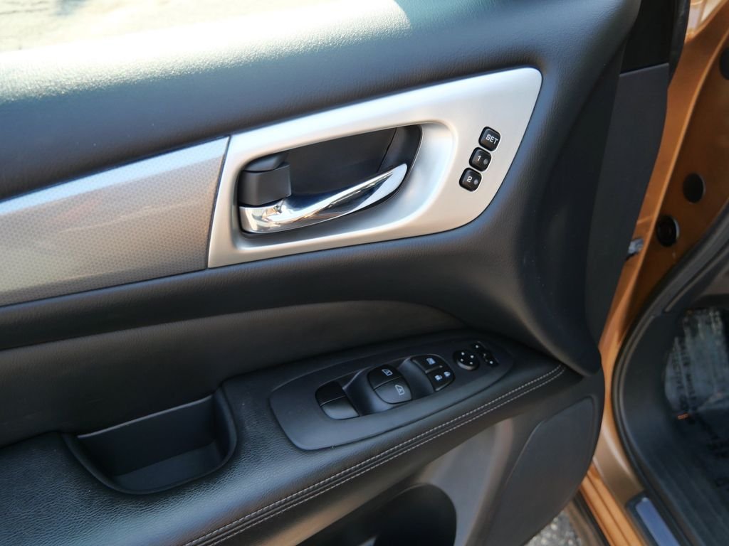 Used 2017 Beige Nissan SL image 16