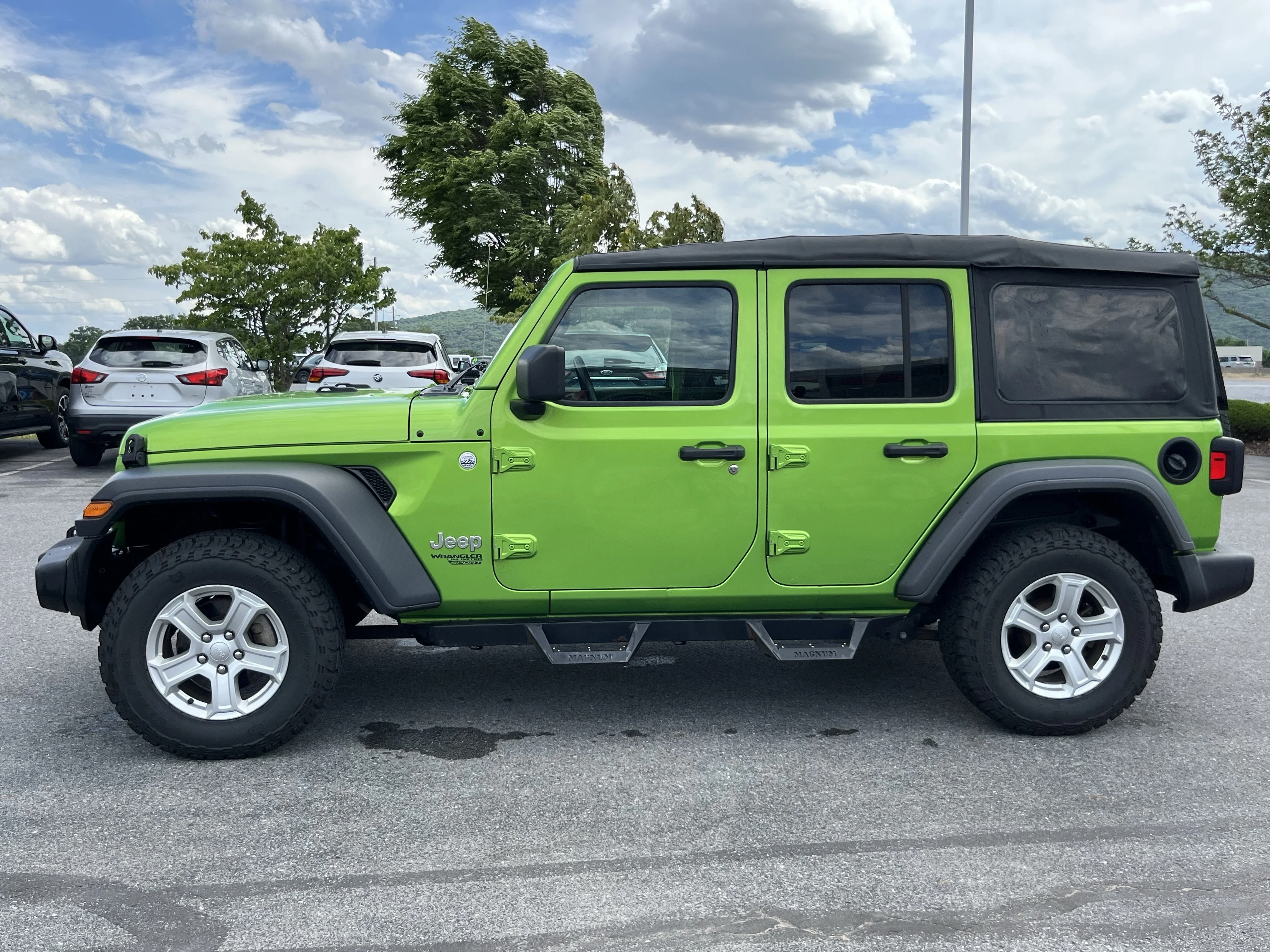 Used 2018 Mojito! Clearcoat Jeep Unlimited Sport S image 8