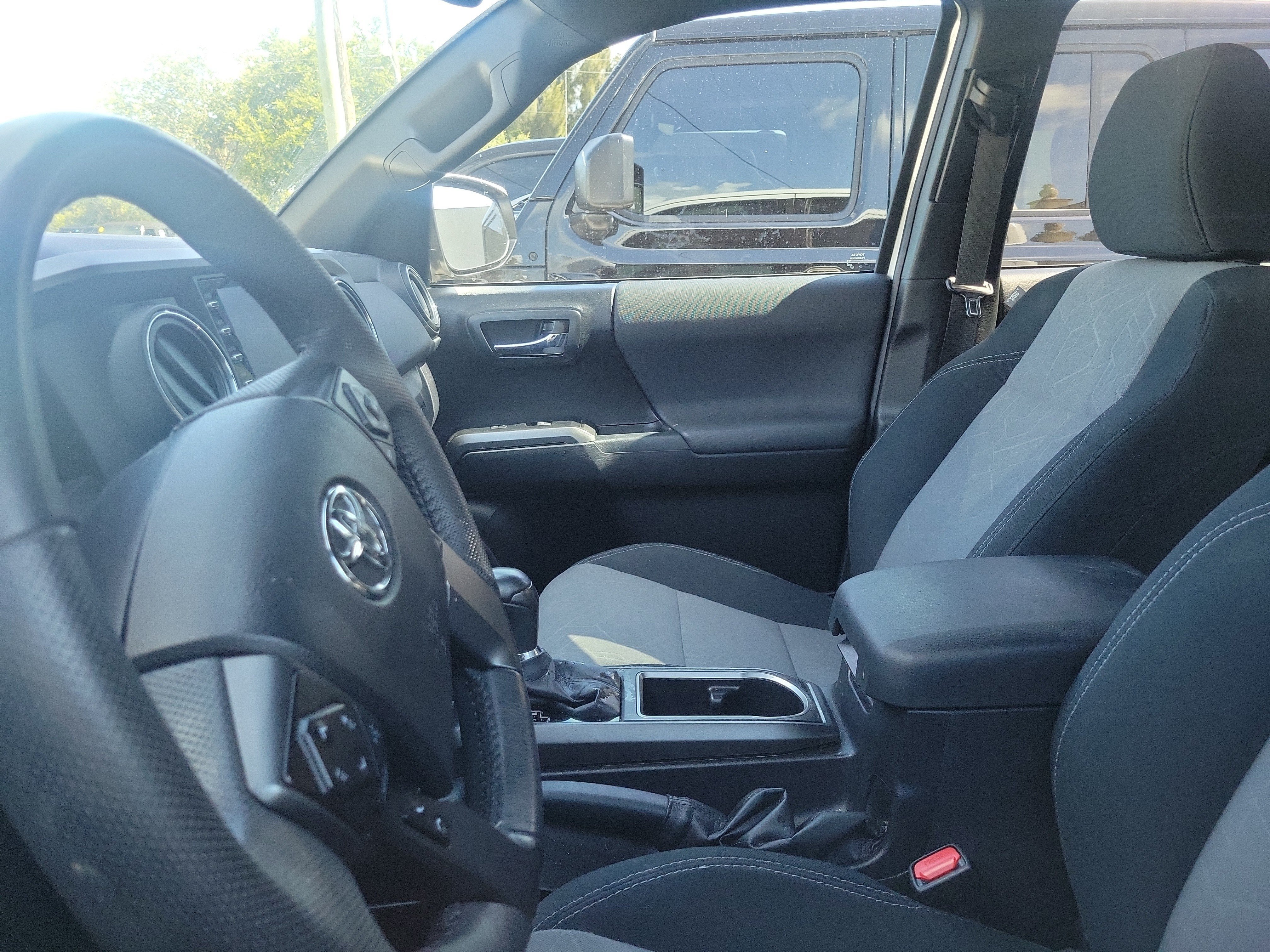 Used 2022 White Toyota SR image 7
