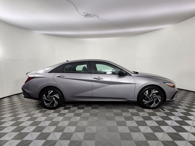2025 Hyundai Elantra SEL - Photo 6