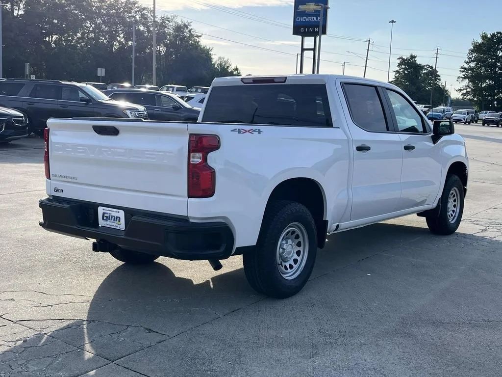 New 2026 Summit White Chevrolet WT image 4
