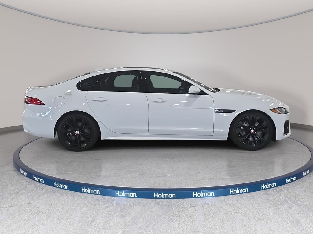 Used 2023 White Jaguar R-Dynamic SE image 5
