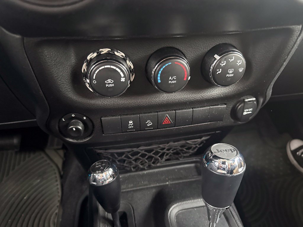 Certified Used 2017 Chief Clearcoat Jeep Unlimited Sport image 28