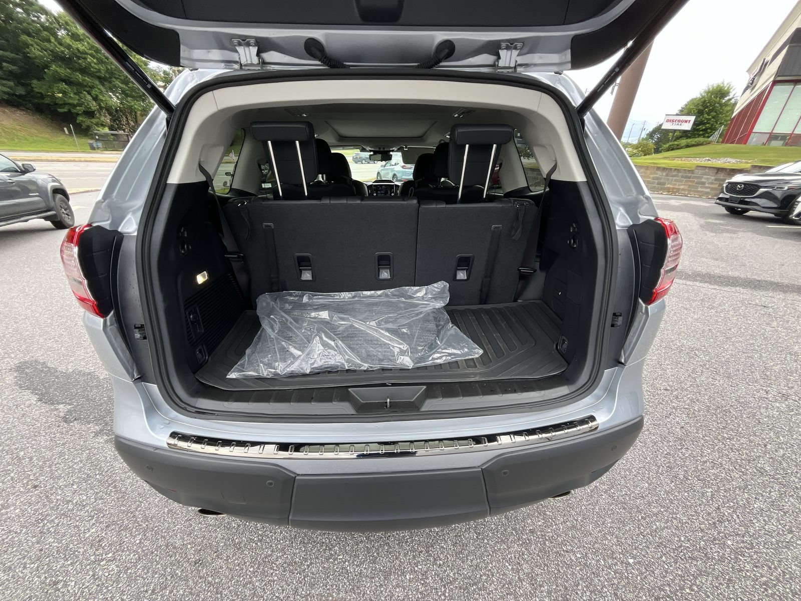 Certified Used 2025 Ice Silver Metallic Subaru Onyx Edition Touring image 28