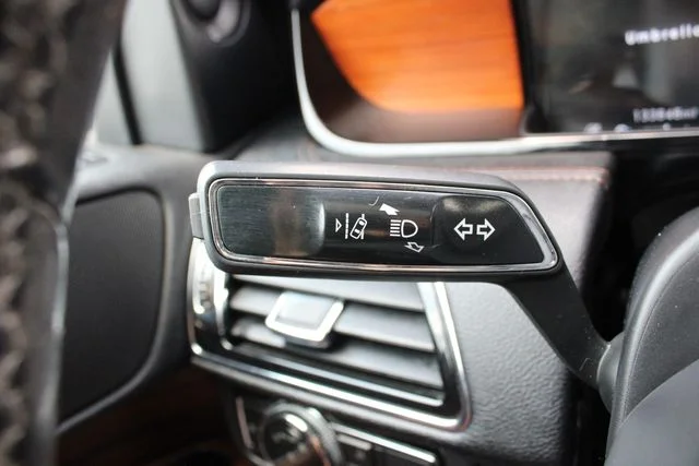 Used 2019 White Lincoln Reserve image 10