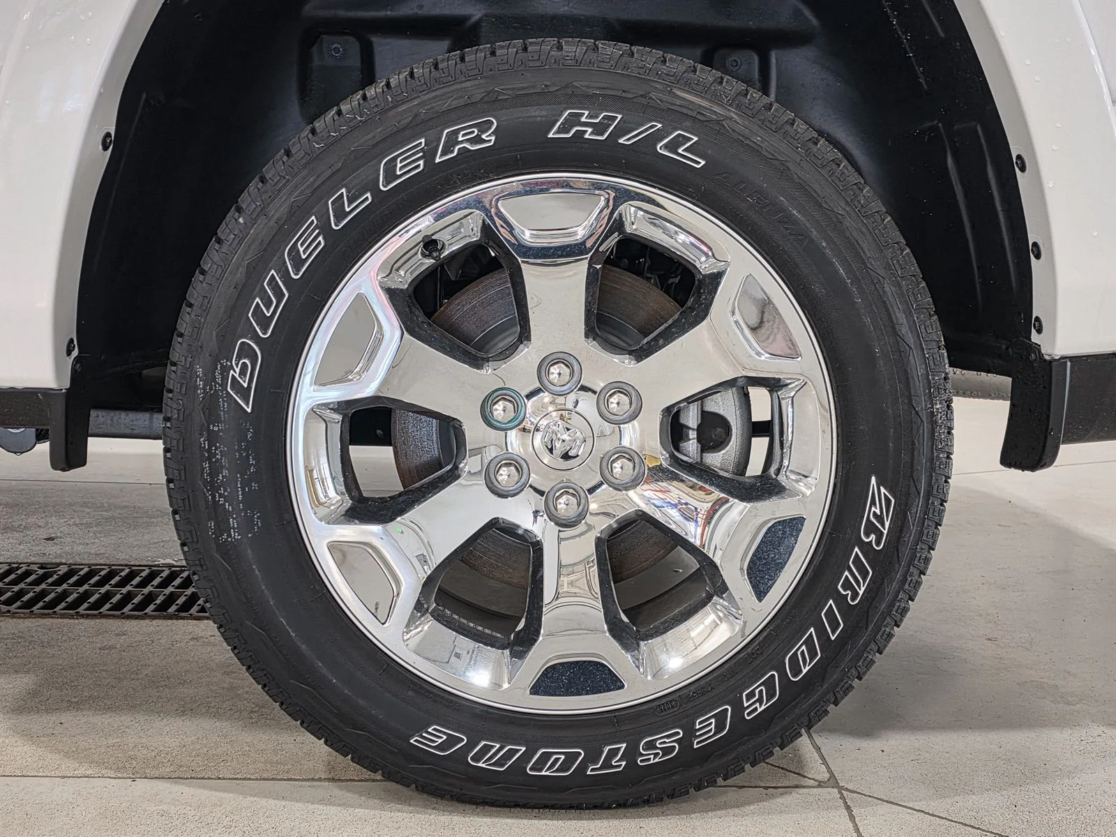 New 2026 Bright White Clear-Coat Exterior Paint RAM Big Horn/Lone Star image 18