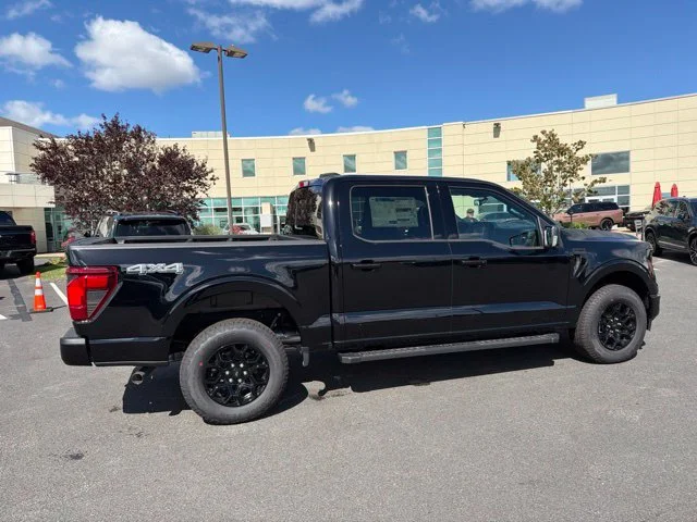 New 2026 Agate Black Metallic Ford XLT image 2