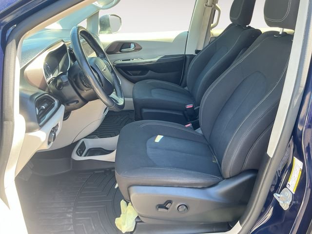 Used 2020 Blue Chrysler LX image 9