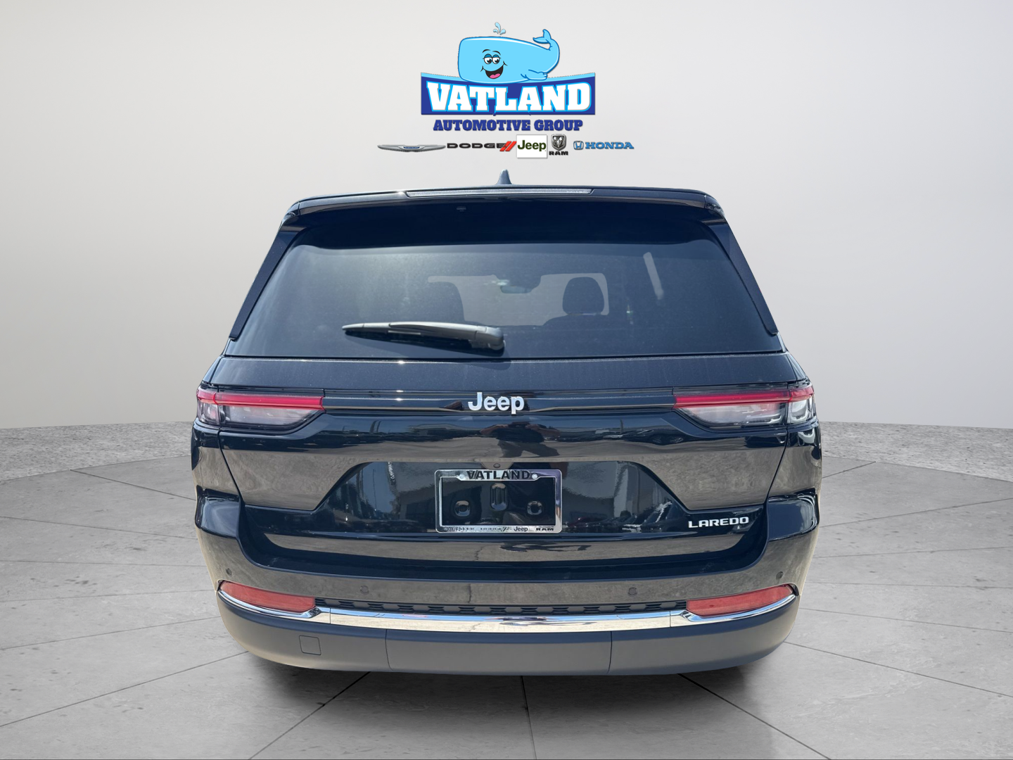 New 2026 Diamond Black Crystal Pearl-Coat Exterior Paint Jeep Laredo X image 41