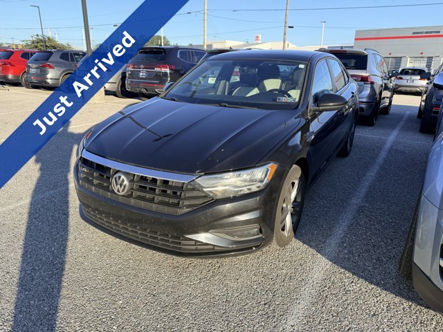 Used 2019 Deep Black Pearl Volkswagen R-Line image 1