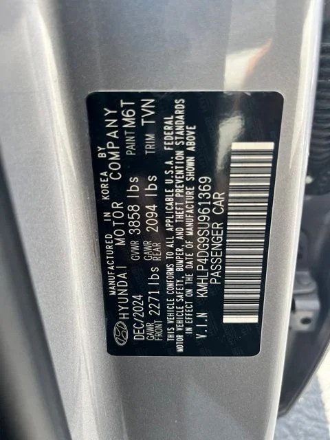Used 2025  Hyundai Limited image 15