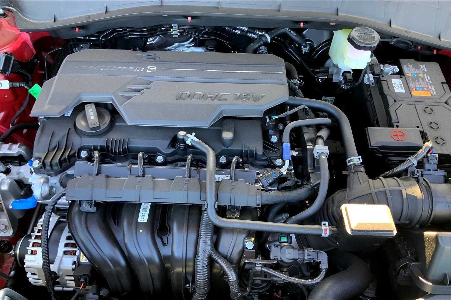 Used 2025 RED Hyundai SE image 16