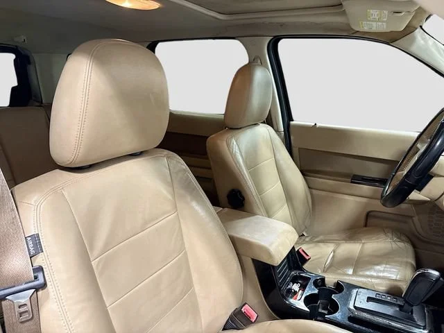 Used 2011  Ford Limited image 12