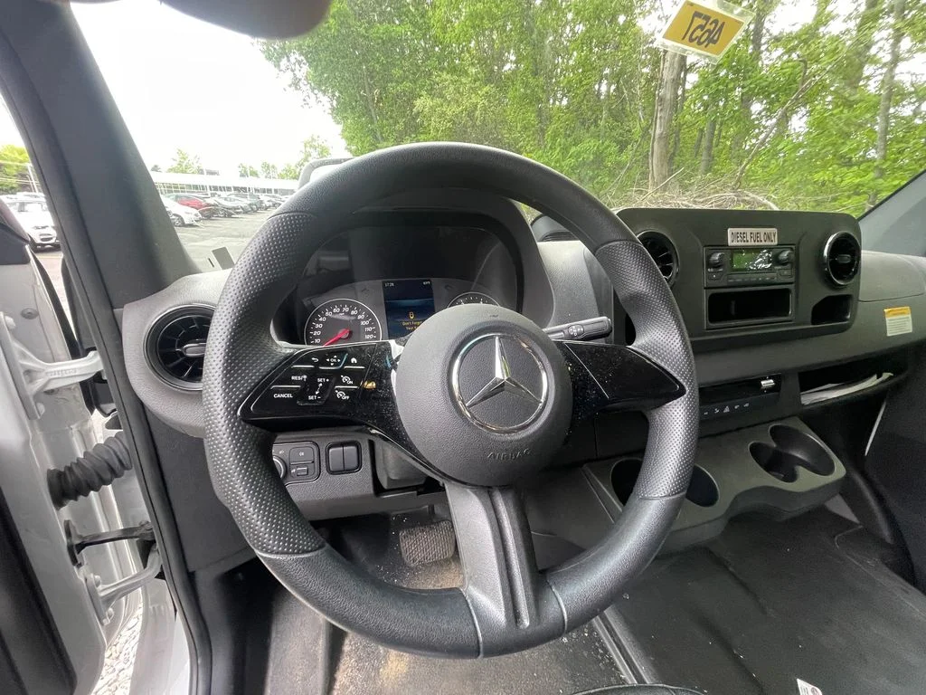 Used 2025 White Mercedes-Benz Cargo 144 WB image 10