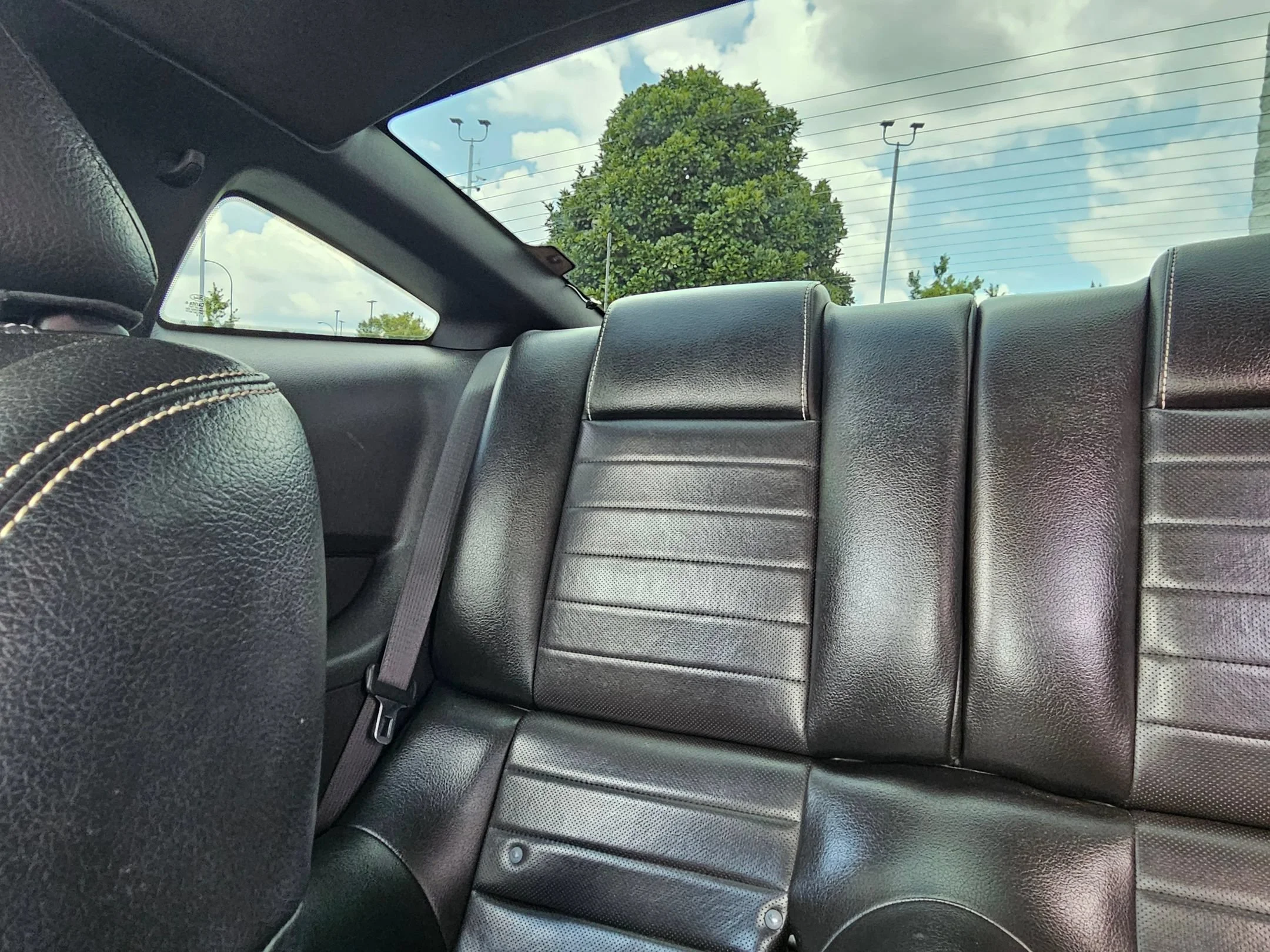 Used 2010 Brilliant Silver Metallic Ford GT Premium image 22