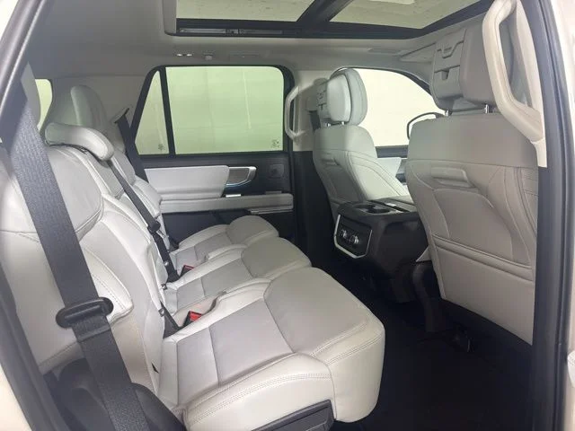 New 2026 Star White Metallic Tri-Coat Ford Platinum image 5