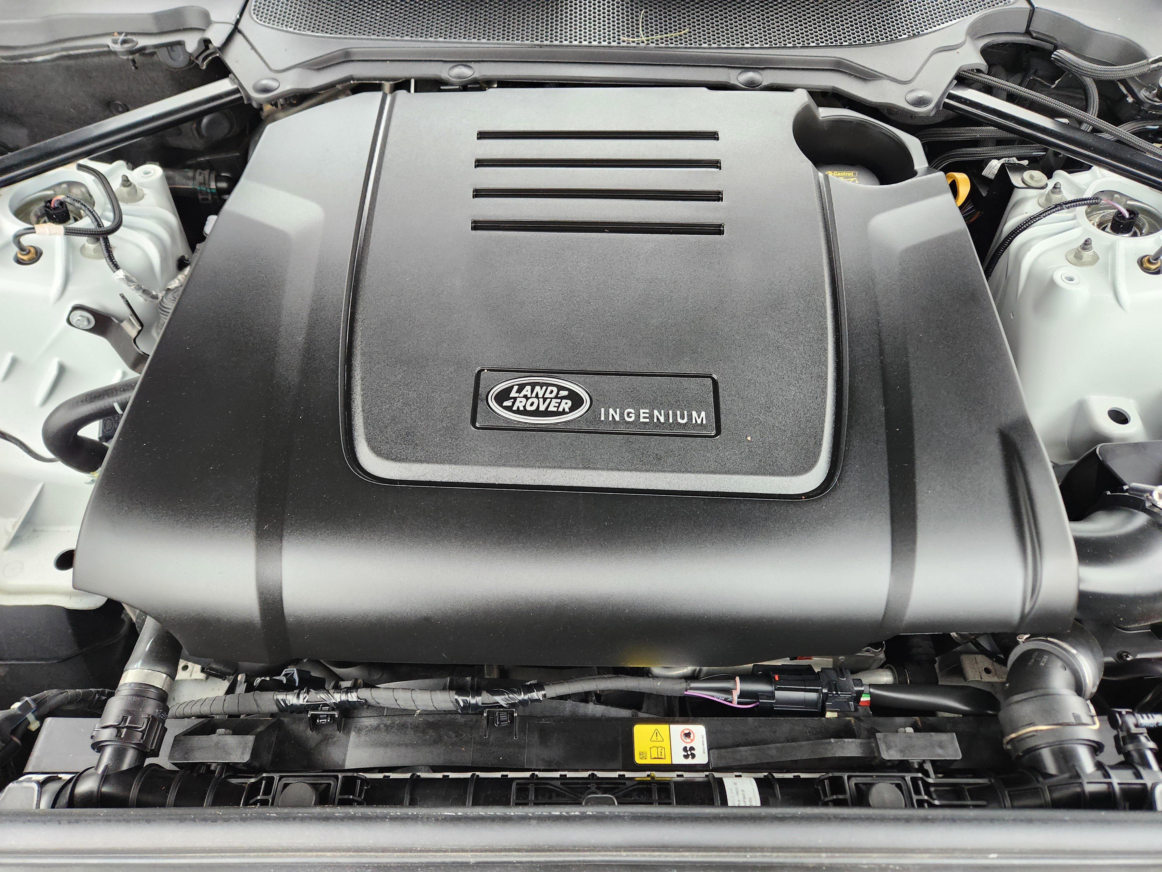 Certified Used 2025 Fuji White Land Rover S image 9