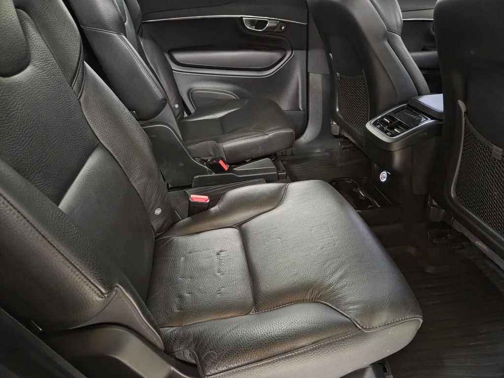 Used 2020 White Volvo T6 Momentum image 19