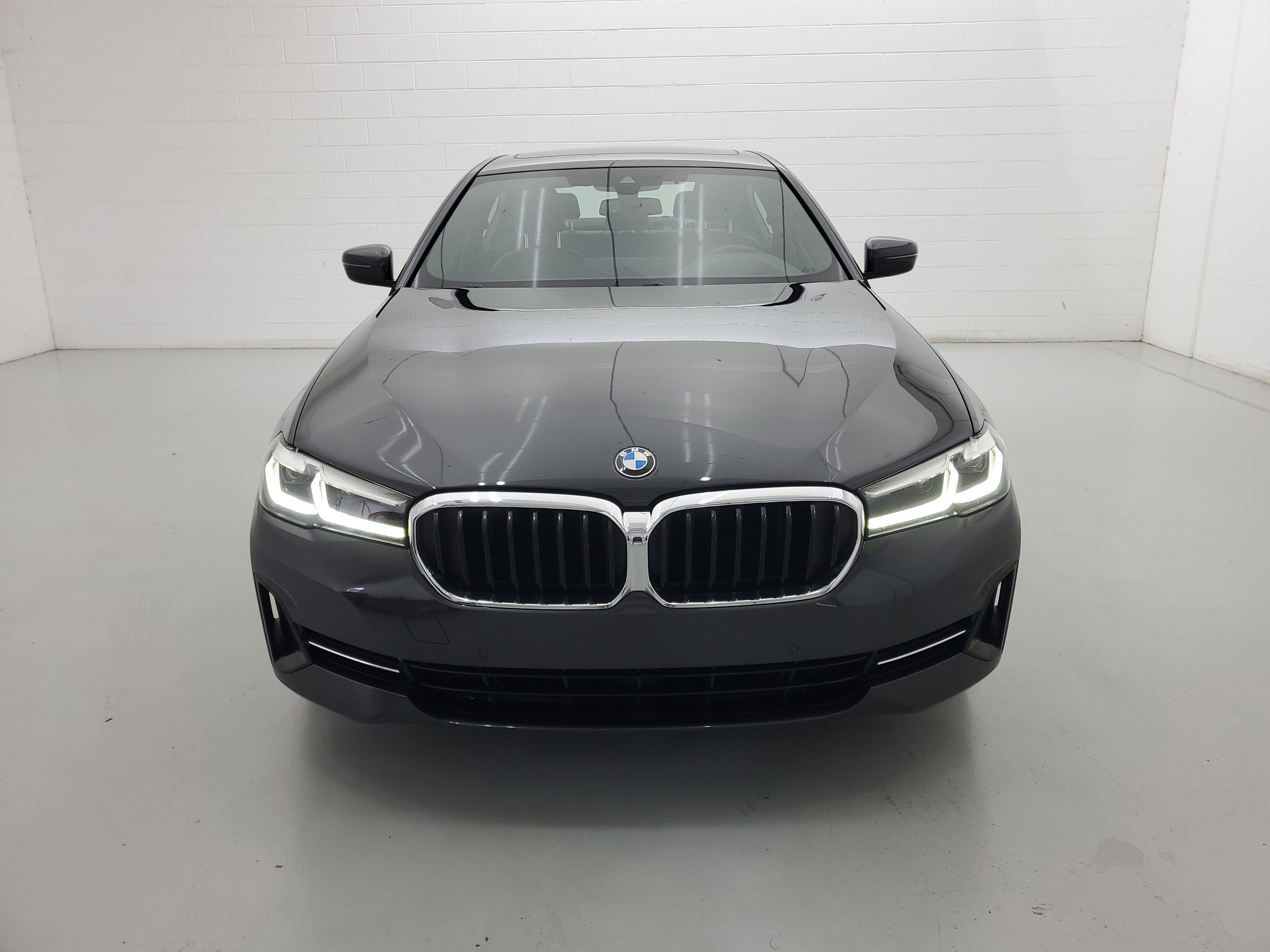 Used 2023 Dark Graphite Metallic BMW 530i image 3