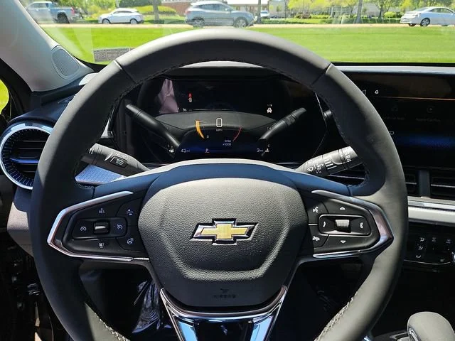 New 2026 Mosaic Black Metallic Chevrolet LT image 9