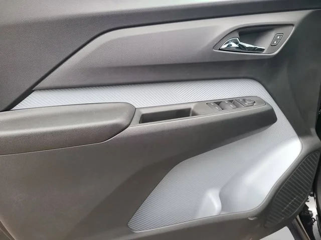 New 2027 Mosaic Black Metallic Chevrolet LT image 13