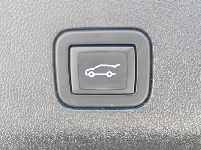 Used 2023 Black Chevrolet Z71 image 10