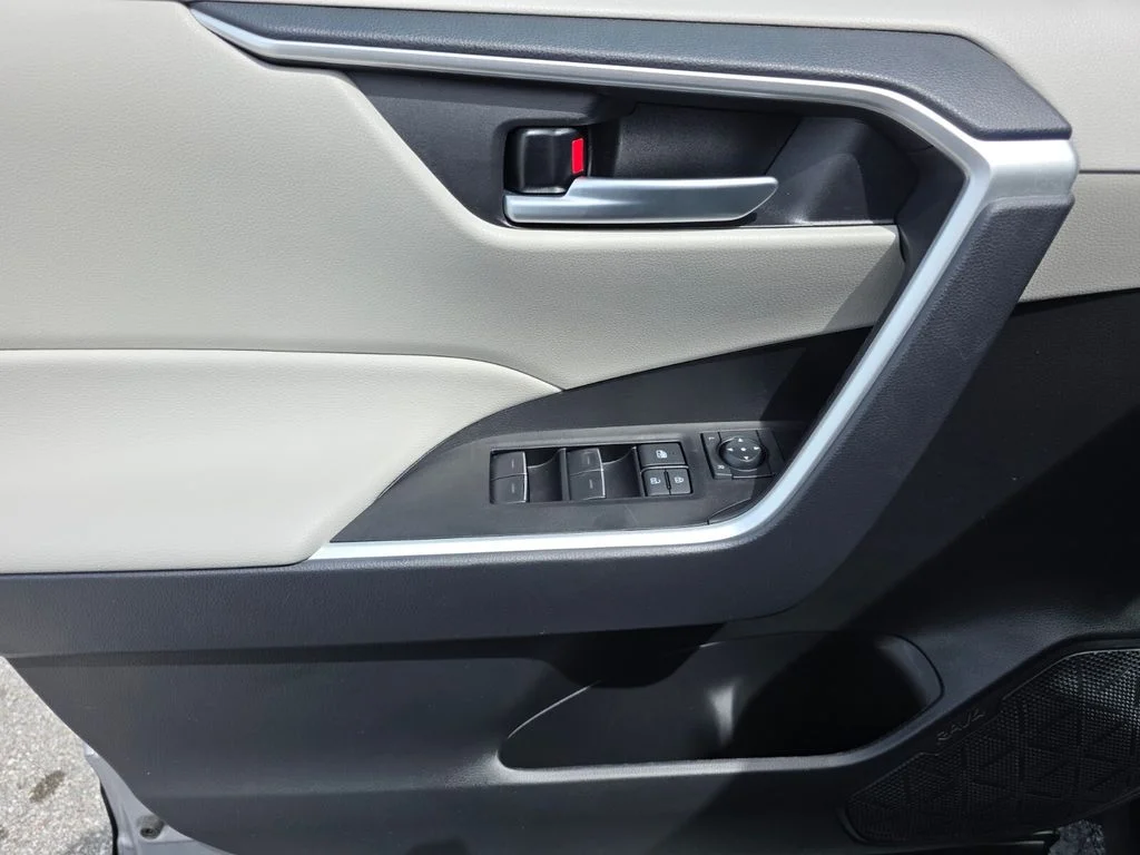 Used 2025 Silver Toyota XLE image 27
