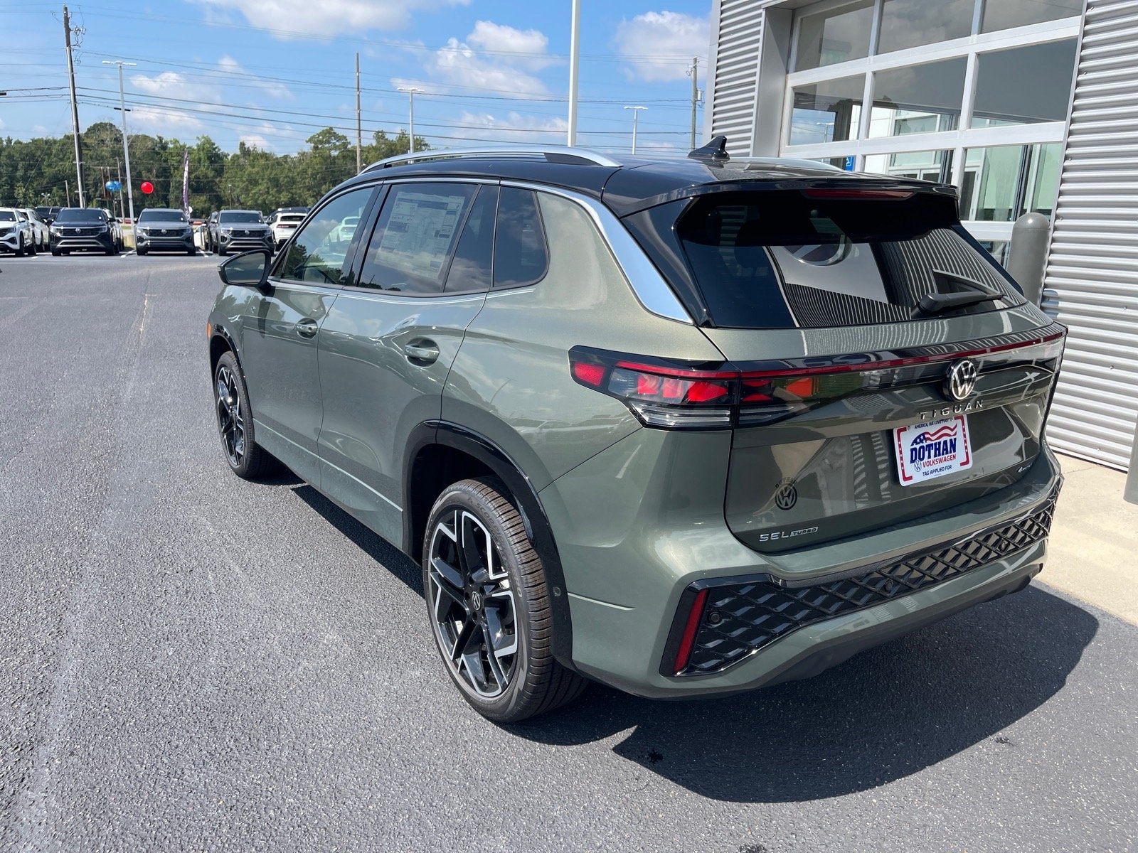 New 2026 Avocado Green W/ Deep Black Roof Volkswagen SEL R-Line Turbo 4Motion image 13