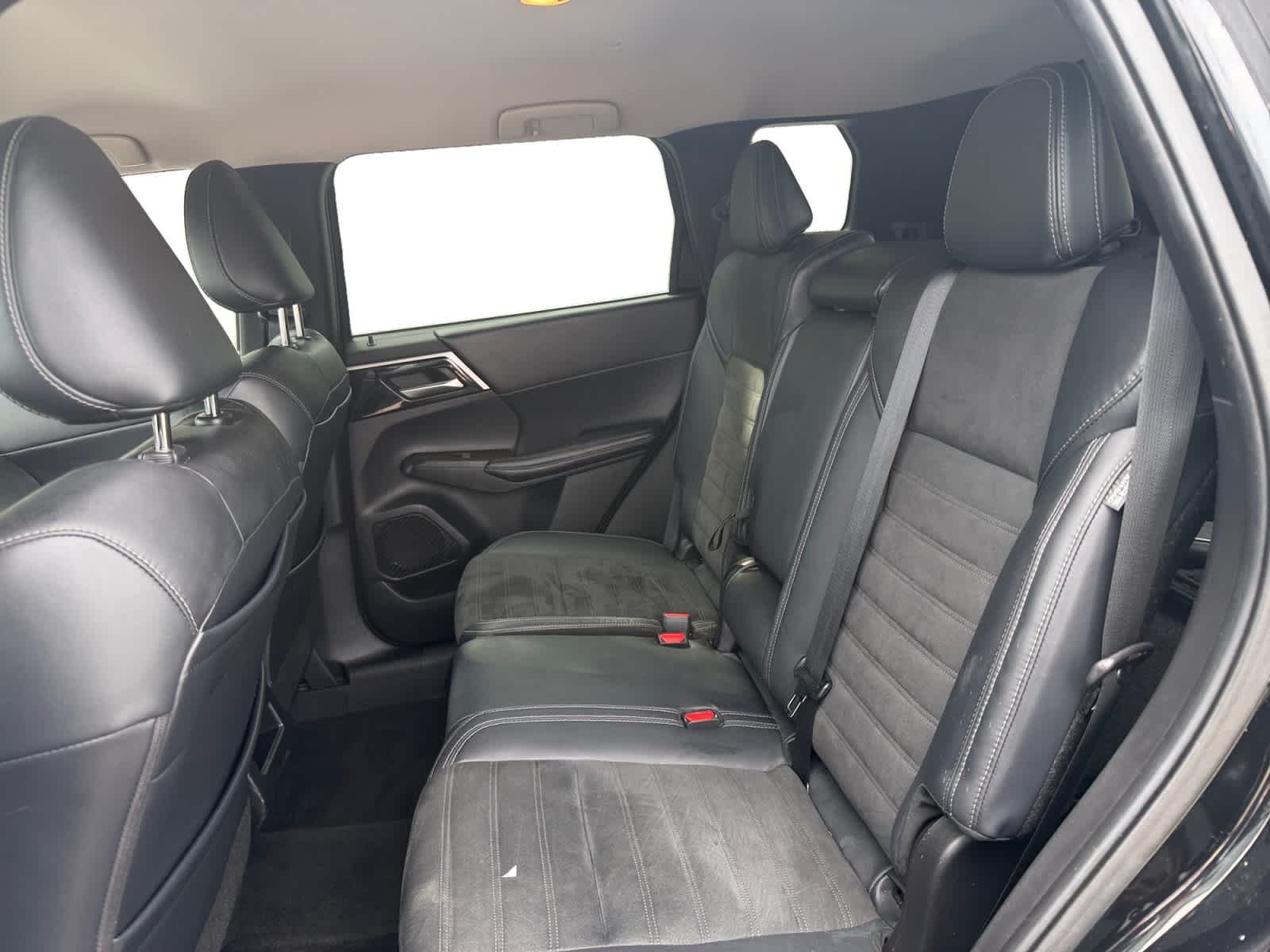 Used 2022 Labrador Black Pearl Mitsubishi SE image 16