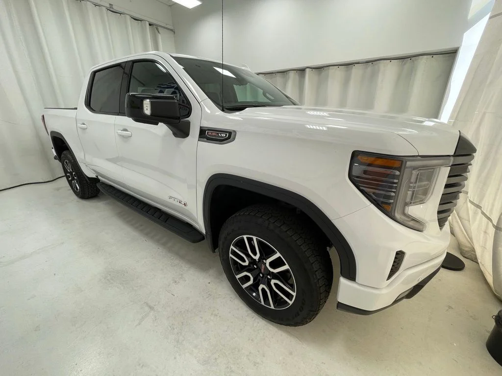 New 2026 White GMC AT4 image 4