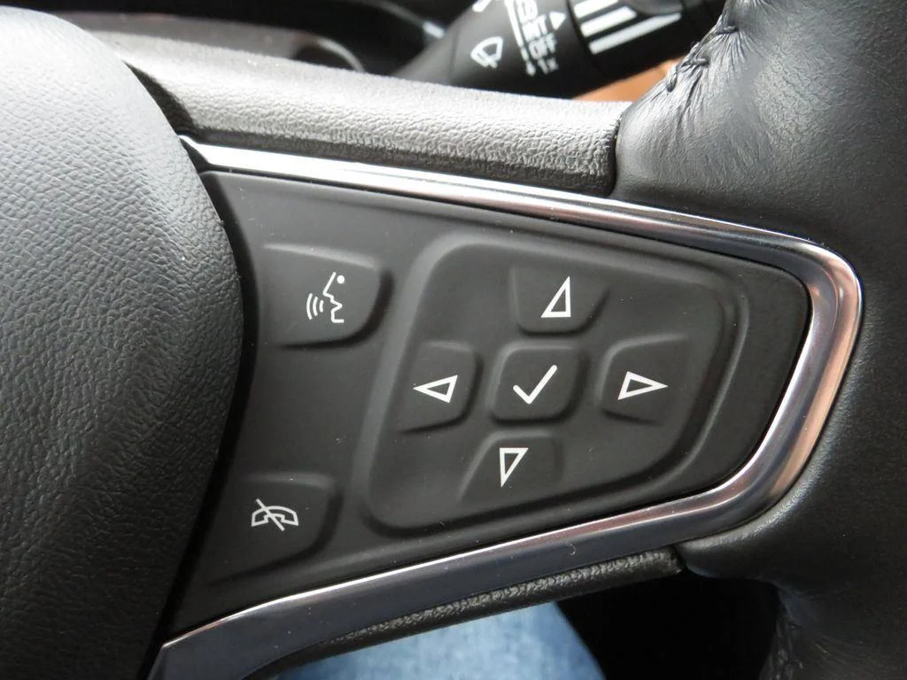 Used 2021 Pearl Chevrolet Premier image 32
