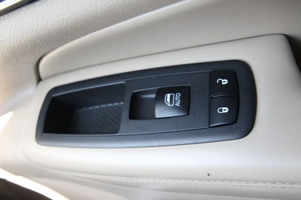 Used 2021 Bright White Clearcoat Jeep Limited image 24