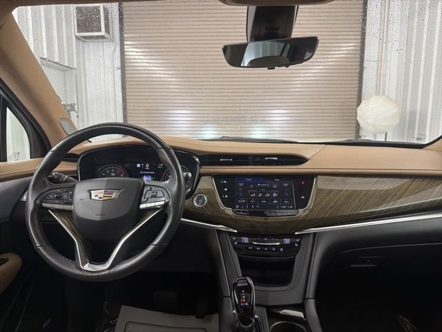 Used 2020 Crystal White Tricoat Cadillac Premium Luxury image 28