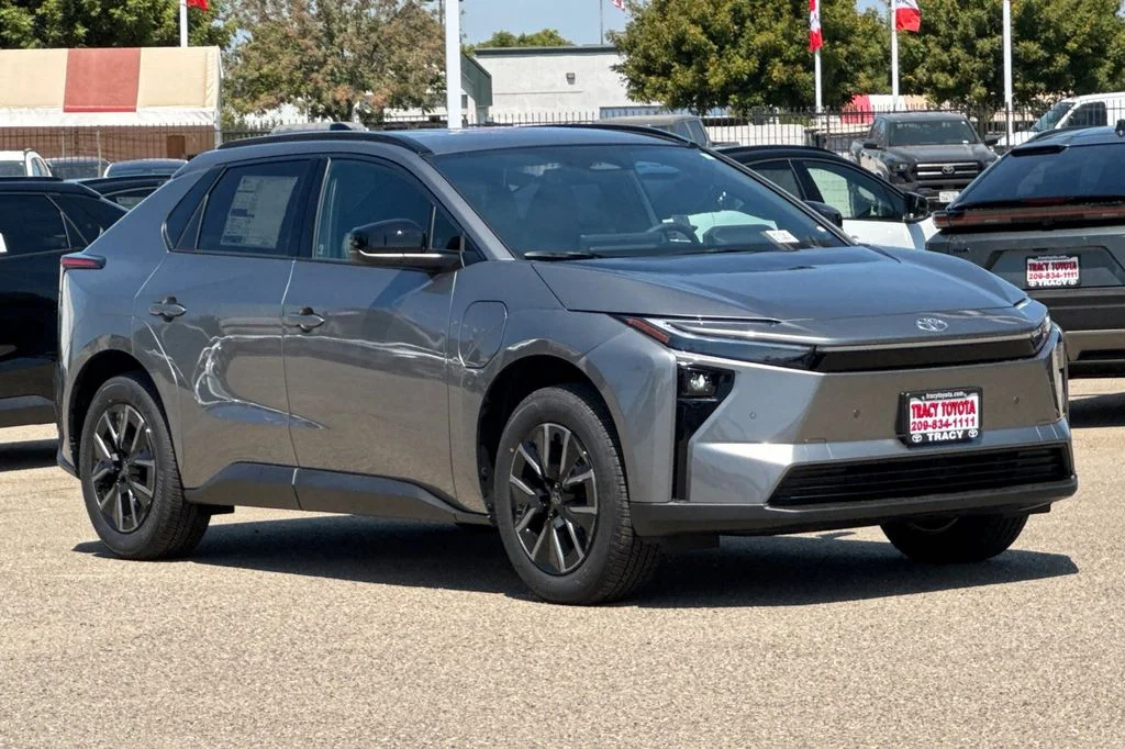 New 2026 Heavy Metal <sup>1</sup> Toyota  XLE image 2