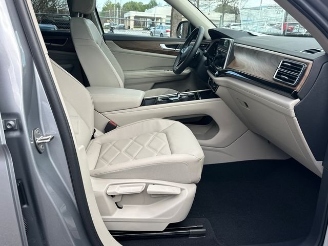New 2026 Silver Volkswagen 2.0T SE w/Technology image 13