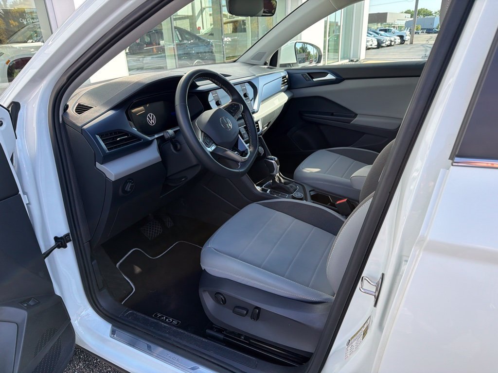 Used 2023 White Volkswagen 1.5T SE image 5