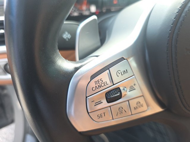 Used 2022 Gray BMW 750i xDrive image 18