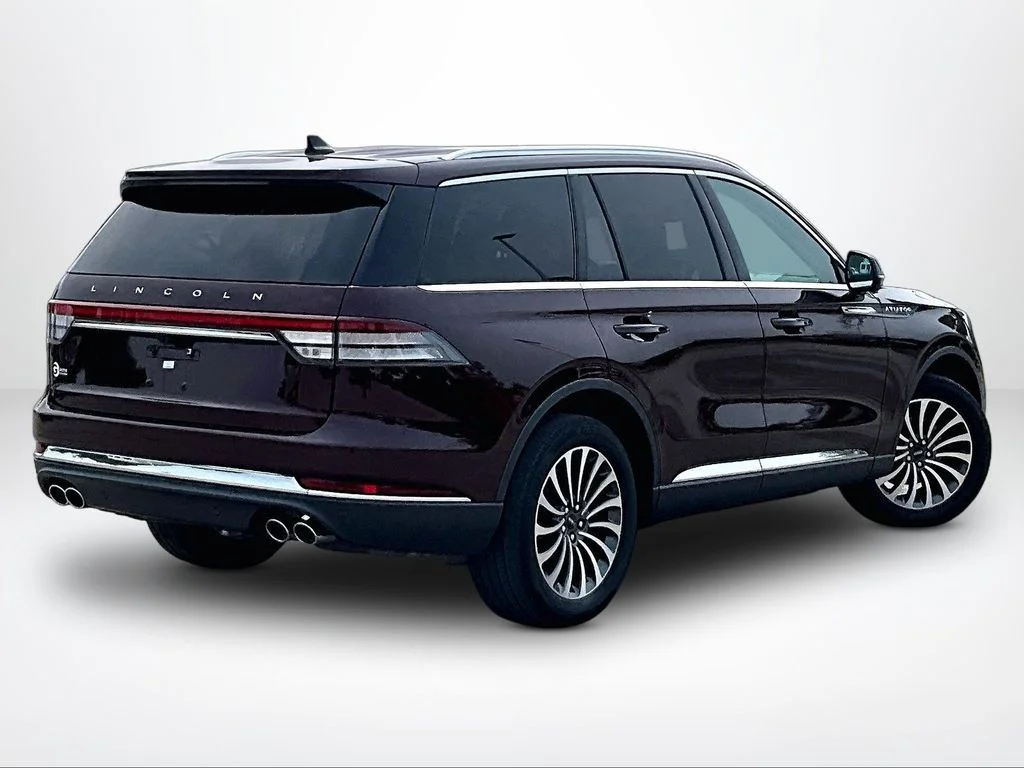 Used 2022 Red Lincoln Standard image 3